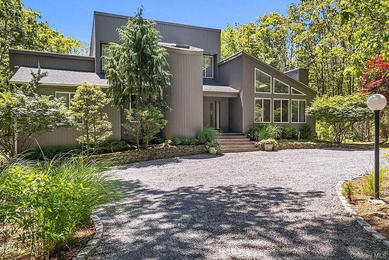 76 Island View Drive W