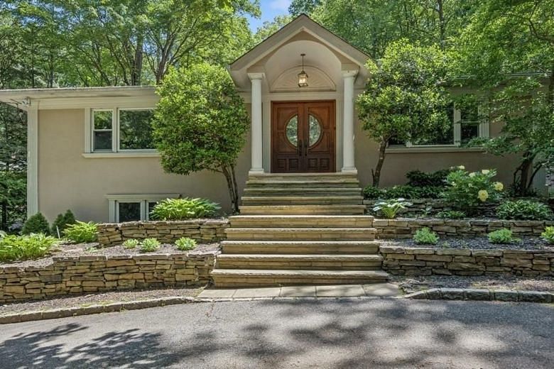 76 Stony Hollow Road