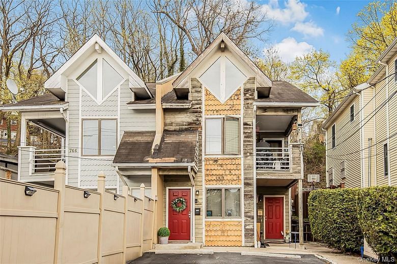 764 WARBURTON Avenue