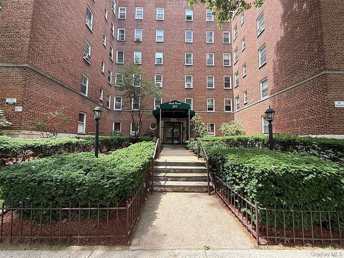 765 Bronx River Rd #3F