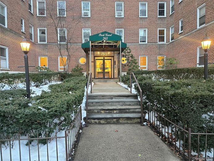 765 Bronx River Rd #3F