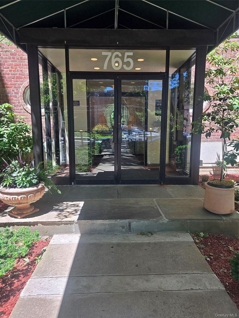 765 Bronx River Rd #3F