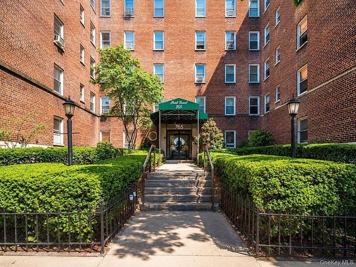 765 Bronx River Rd #6G