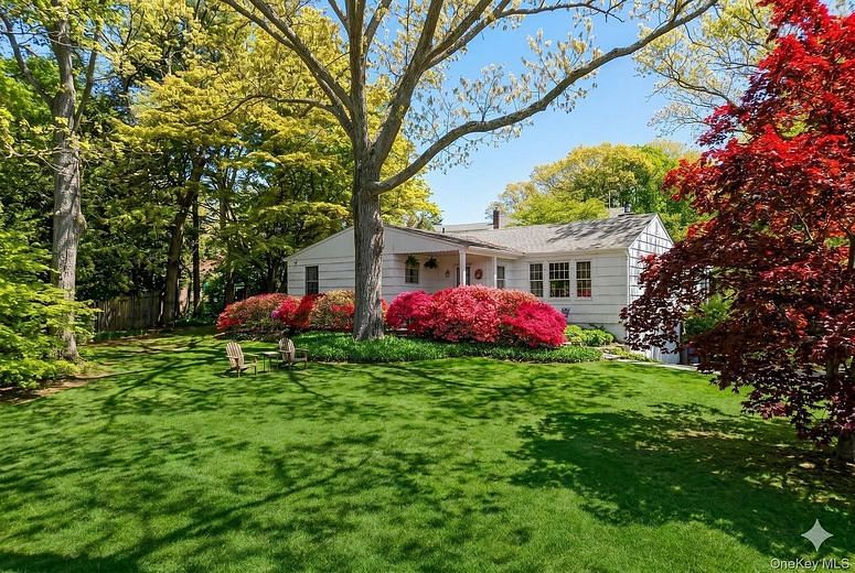 77 Bay Drive E