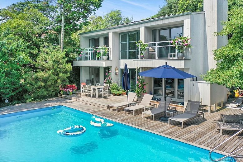 77 Bay Walk