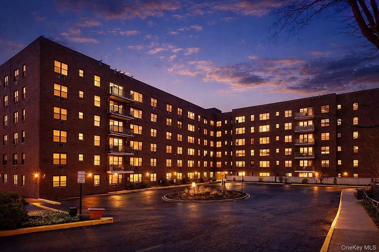 77 Carpenter Avenue #3B