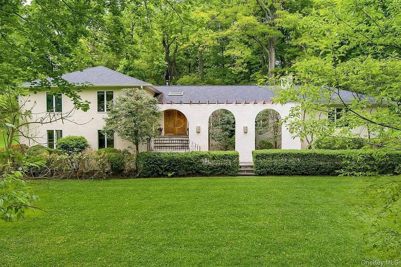 77 Central Drive