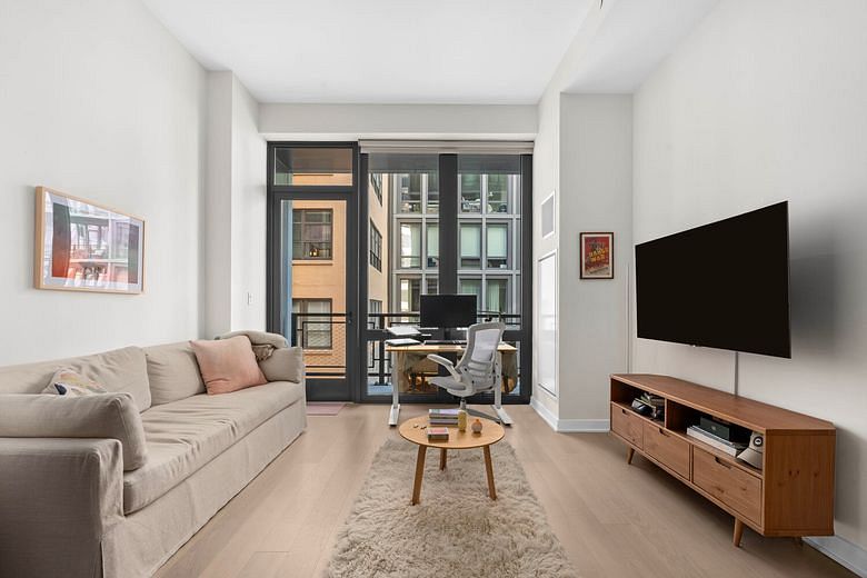 77 Charlton Street #N4E