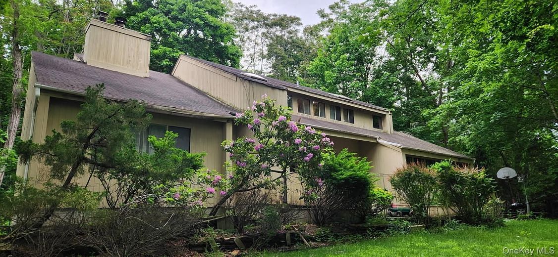77 Gnarled Hollow Road