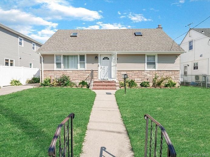 77 Litchfield Avenue