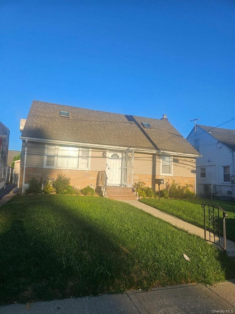 77 Litchfield Avenue