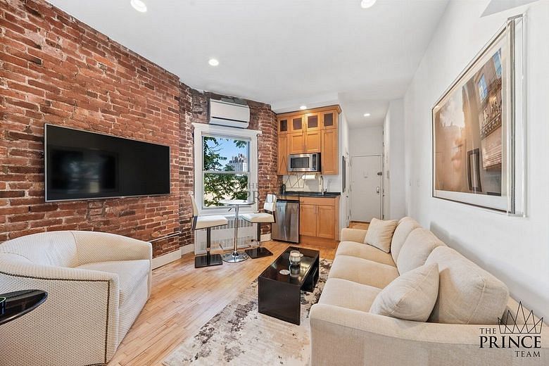 77 Perry Street #5D