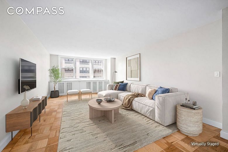 77 Seventh Avenue #10N