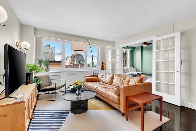 77 Seventh Avenue #14L