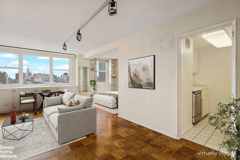 77 Seventh Avenue #21A