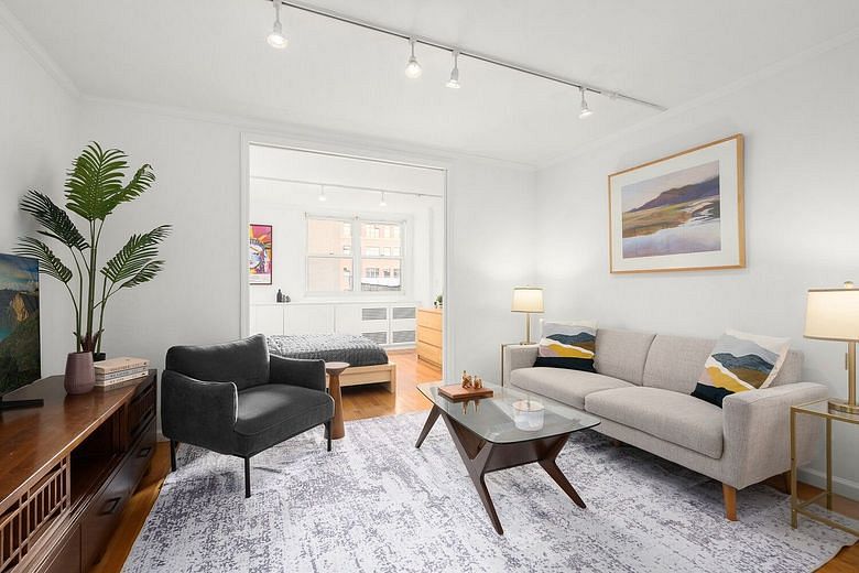 77 Seventh Avenue #7U