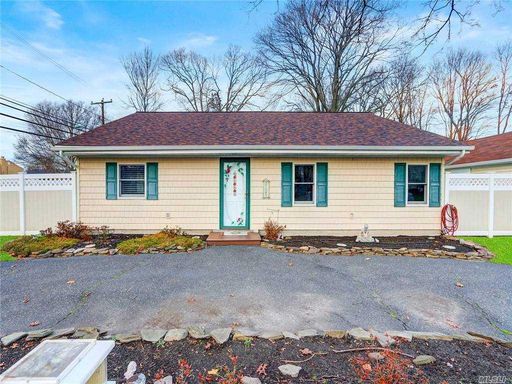 Image 1 of 23 for 895 Grundy Avenue in Long Island, Holbrook, NY, 11741