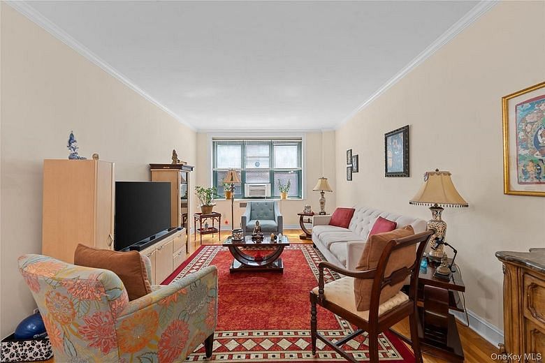 78-10 34 Avenue #4J