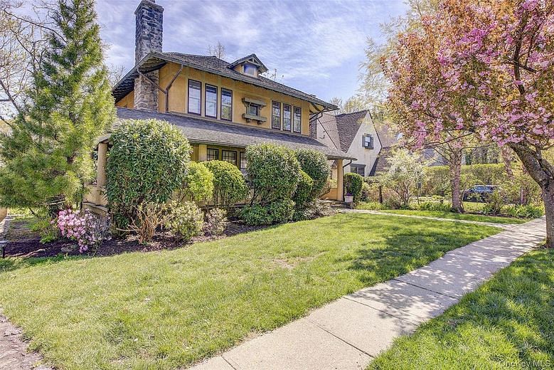 78 Hickory Grove Drive W