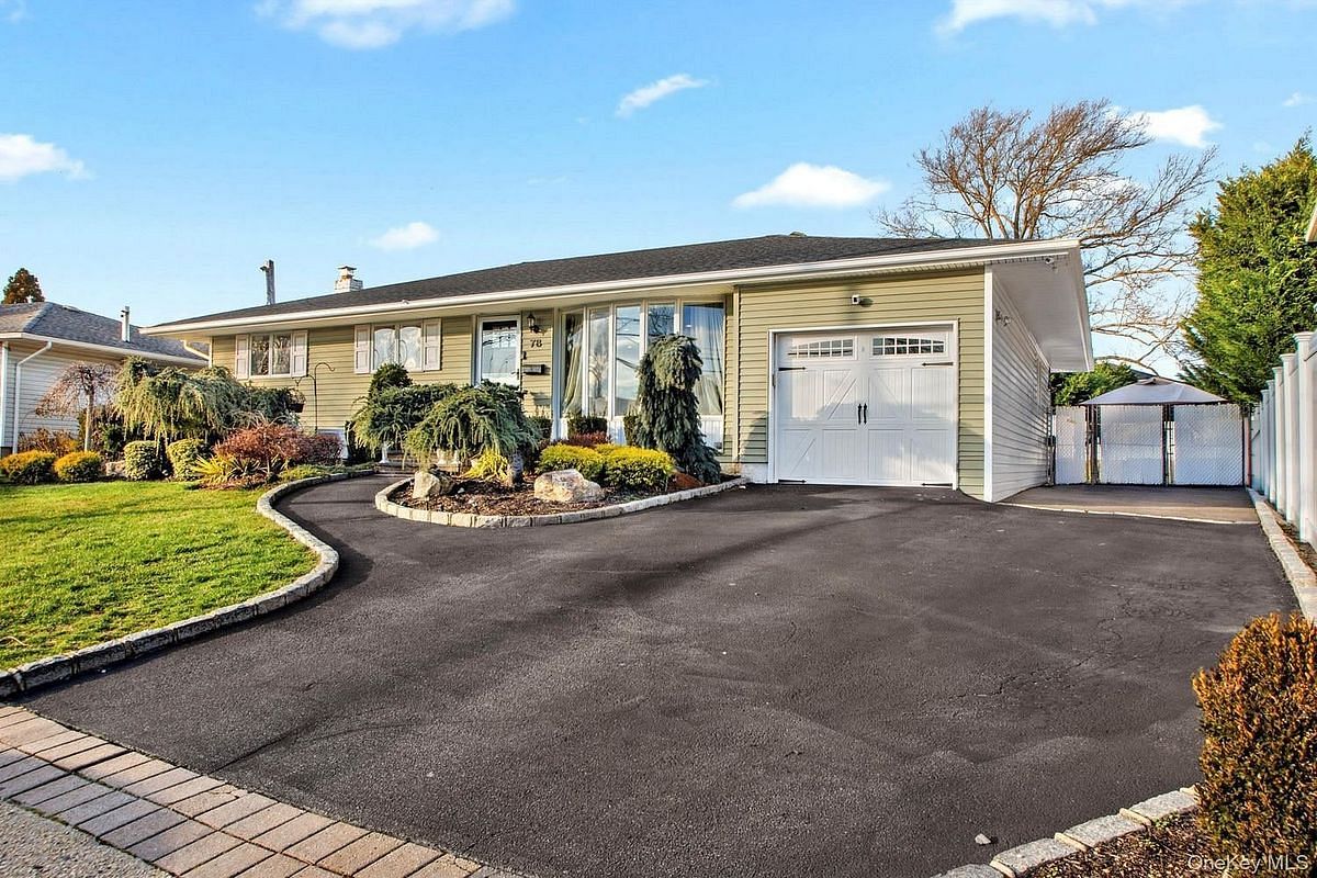 Image 1 of 26 for 78 Redwood Lane in Long Island, Oyster Bay, NY, 11762