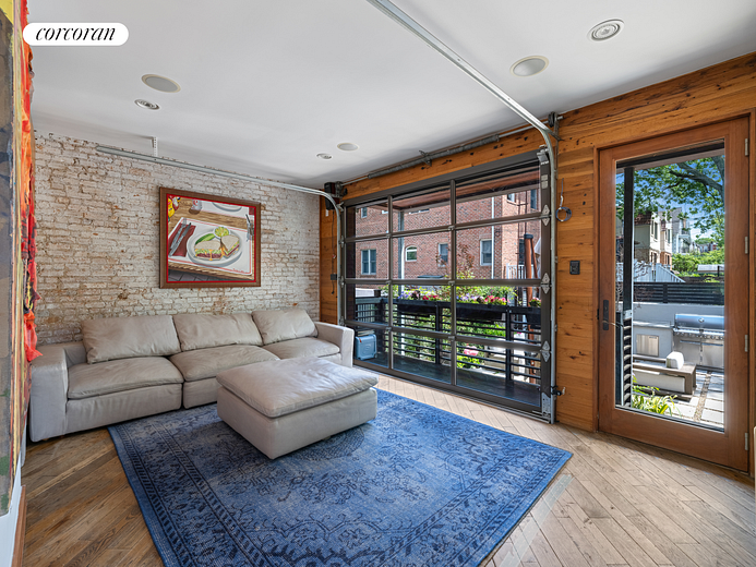 7807 Ridge Boulevard