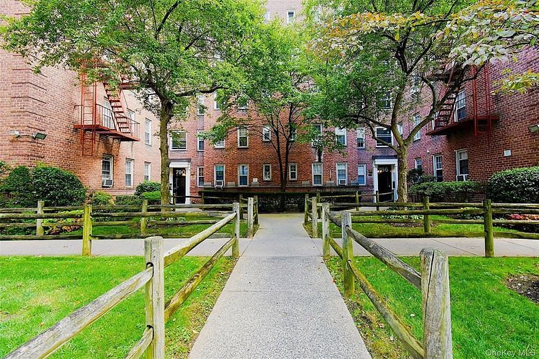 786 Bronx River RD #B56