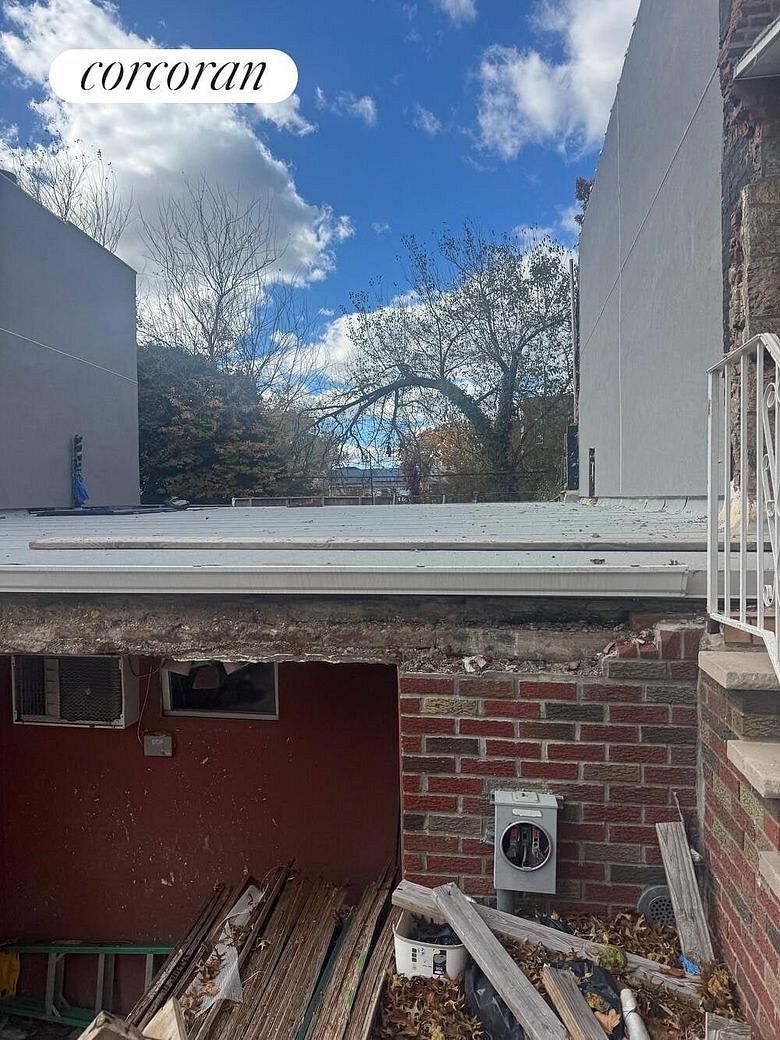 788 East 37th Street