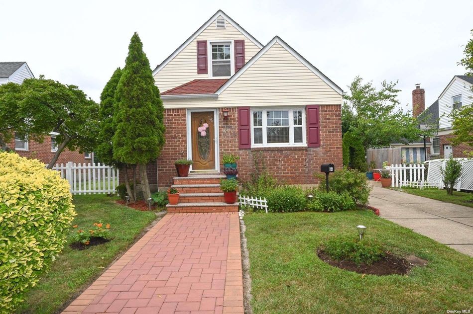 Image 1 of 29 for 64 Crystal Street in Long Island, Elmont, NY, 11003