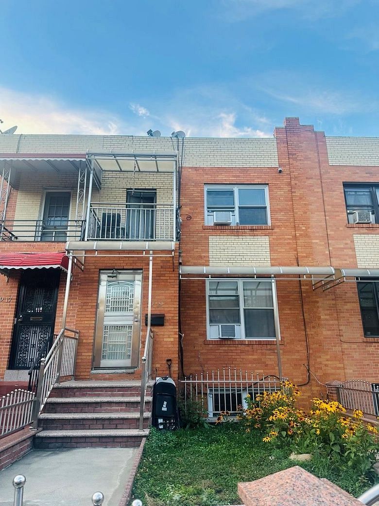 79-19 Calamus Avenue