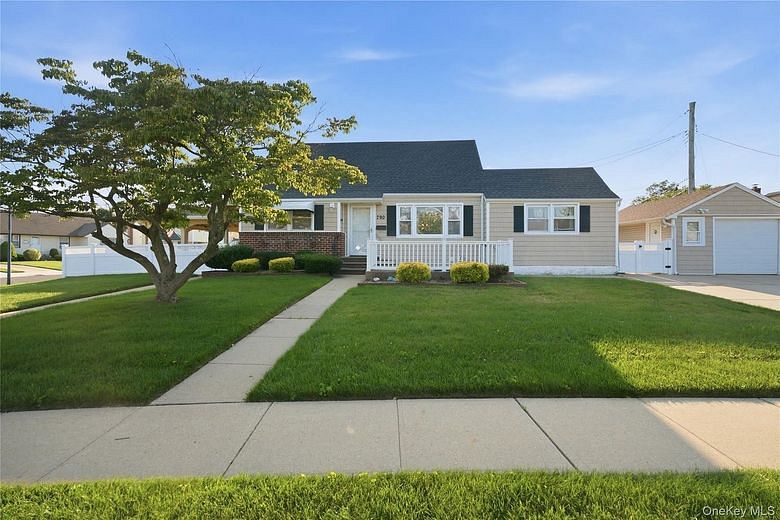 790 Woodside Drive