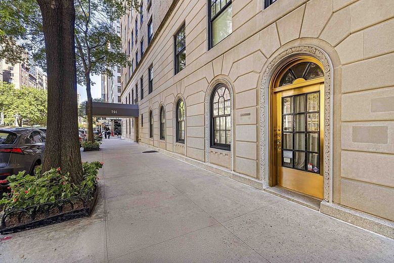 791 Park Avenue #1C