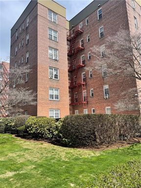 Image 1 of 14 for 796 Bronx River #B65 in Westchester, Yonkers, NY, 10704