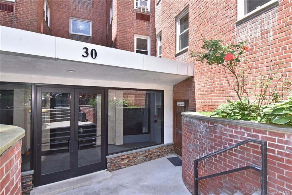 30 E Hartsdale Ave #1G in Westchester, Out Of Area Town, NY 10530
