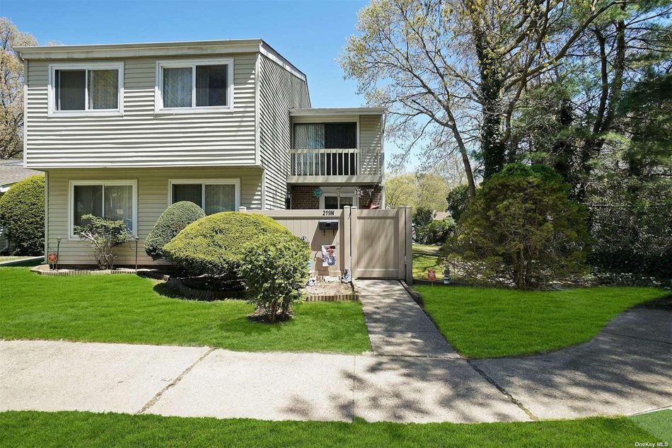 Image 1 of 26 for 219 Springmeadow Drive #N in Long Island, Holbrook, NY, 11741