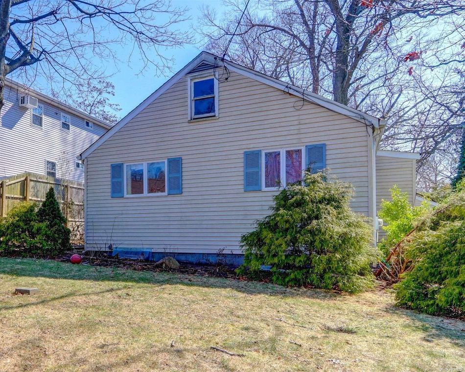 Image 1 of 2 for 64 E 20th St in Long Island, Huntington Sta, NY, 11746