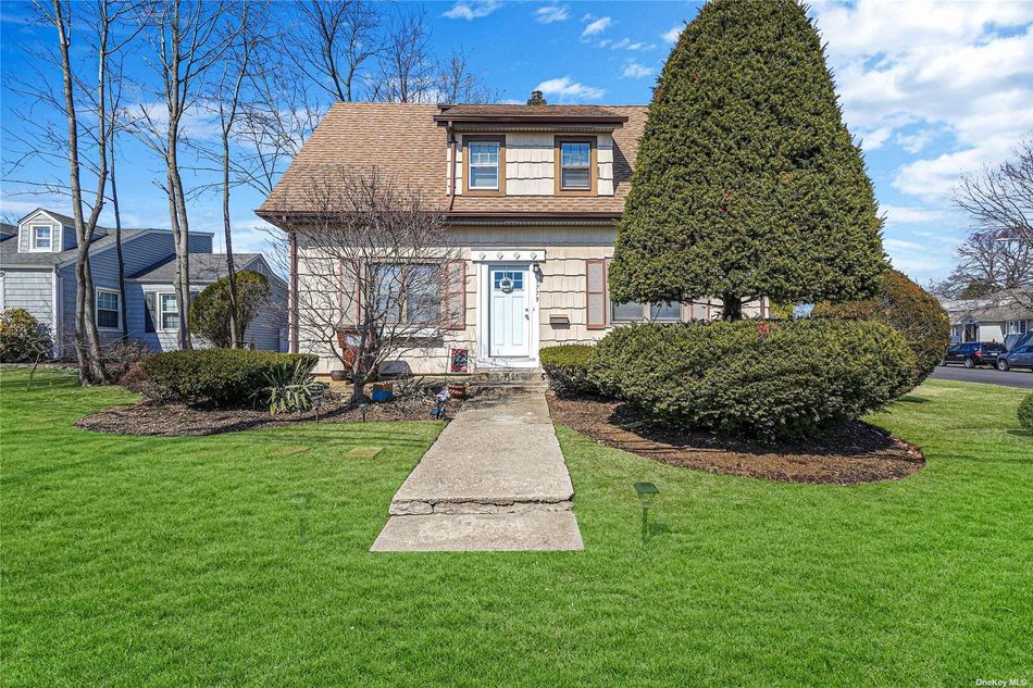 Image 1 of 28 for 1779 Glenmore Avenue in Long Island, East Meadow, NY, 11554