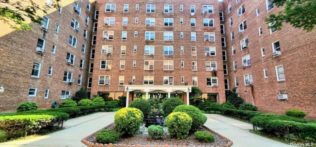 105-25 64 Ave #6C in Queens, Forest Hills, NY 11375