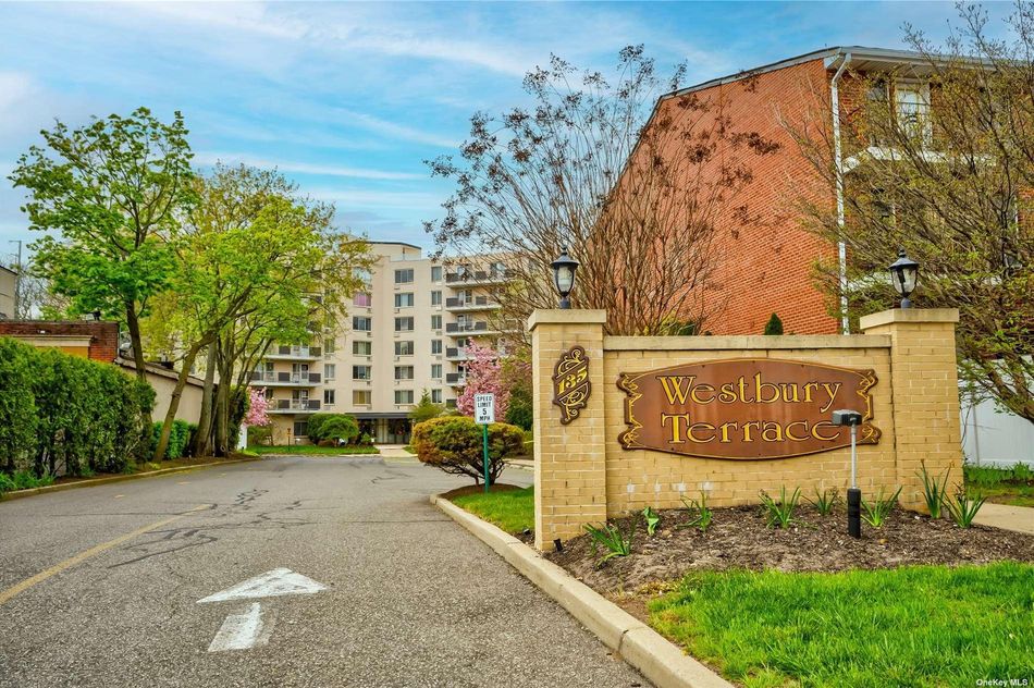 Image 1 of 33 for 135 Post Avenue #4R in Long Island, Westbury, NY, 11590