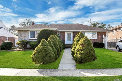 Image 1 of 22 for 100 Leahy St in Long Island, Jericho, NY, 11753