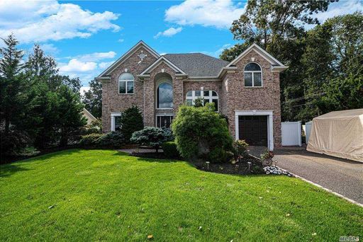 Image 1 of 36 for 5 Peyton Place in Long Island, Hauppauge, NY, 11788