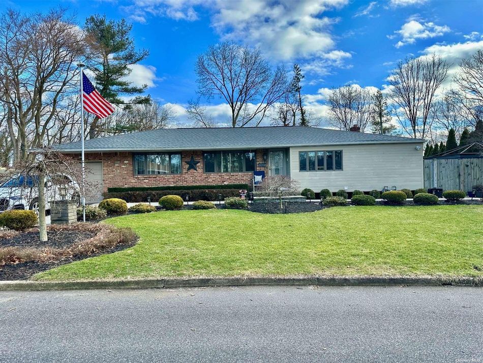 Image 1 of 36 for 14 Bridle Lane in Long Island, South Huntington, NY, 11746