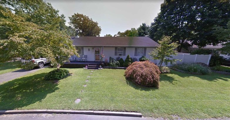 Image 1 of 1 for 48 Shaw Avenue in Long Island, Islip, NY, 11751
