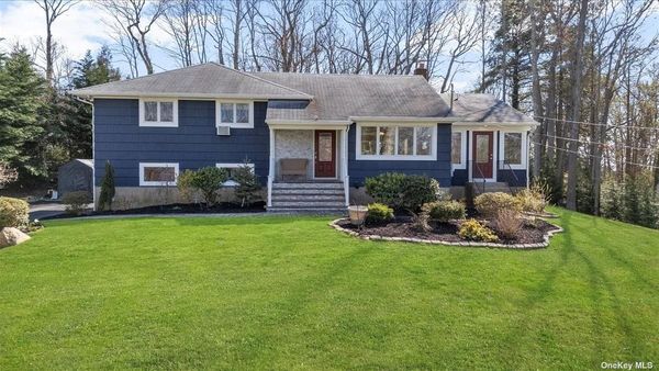 Image 1 of 36 for 8 Avon Court in Long Island, Dix Hills, NY, 11746