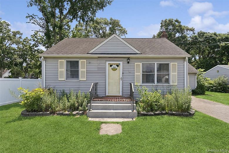 8 Beecher Avenue