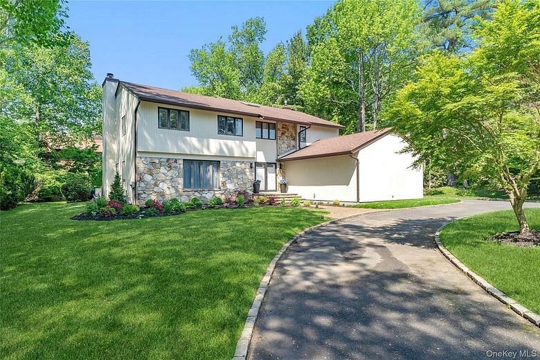 8 Bolton Drive