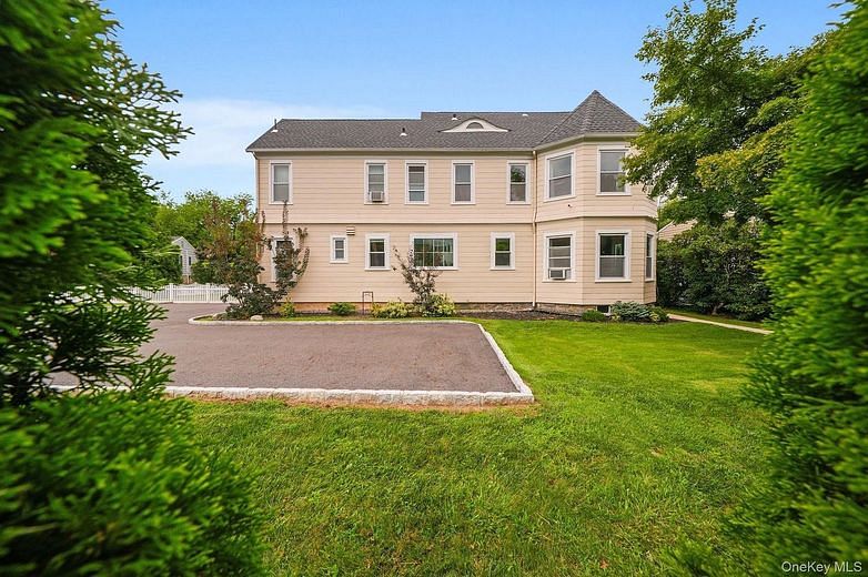 8 Bolton Place