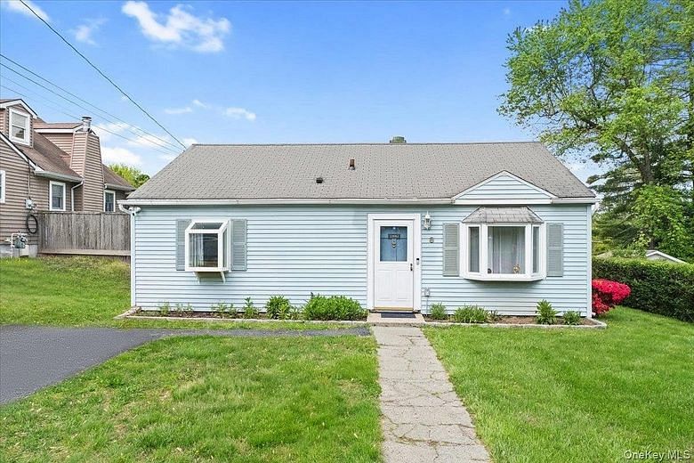 8 Cayuga Drive