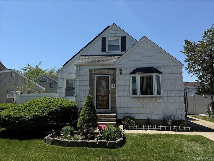 8 Cedarlawn Boulevard