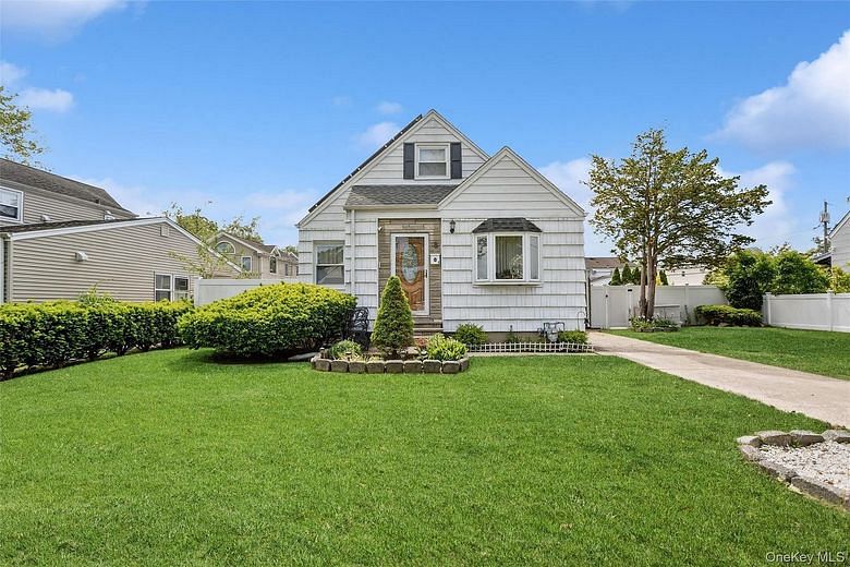 8 Cedarlawn Boulevard
