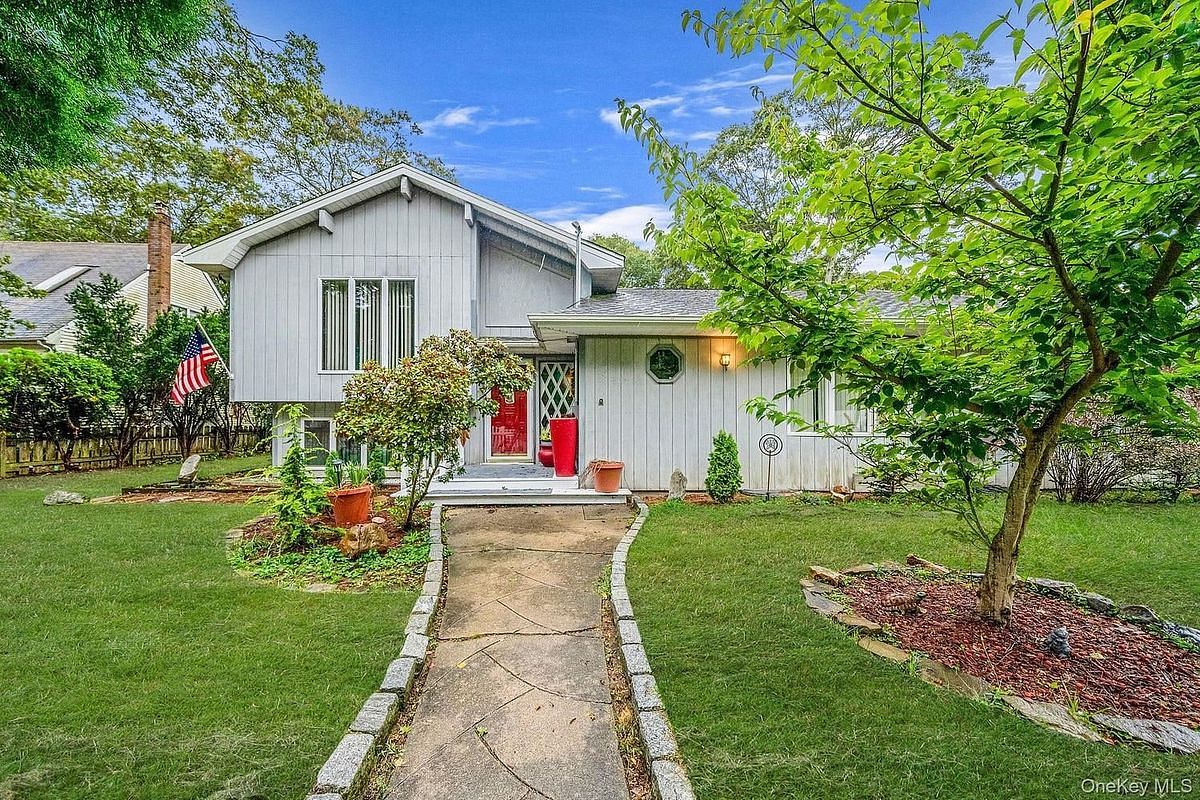 Image 1 of 37 for 8 Claremont Drive in Long Island, Brookhaven, NY, 11951